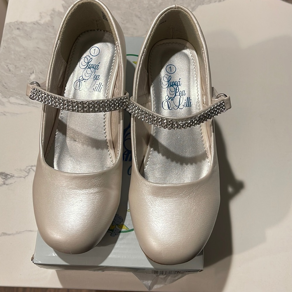 Girls Communion shoes - size 1 color is Ivory